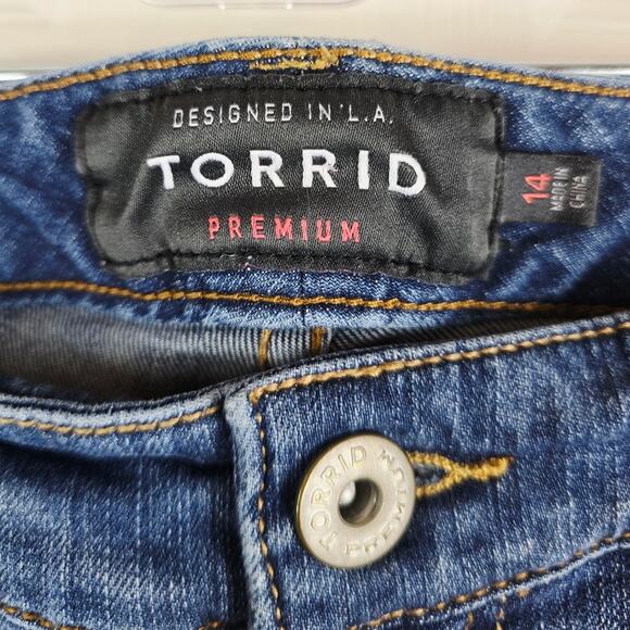 Torrid Premium Boyfriend Frayed Hem Distressed Whiskering Women's Jeans 14 - Picture 4 of 6